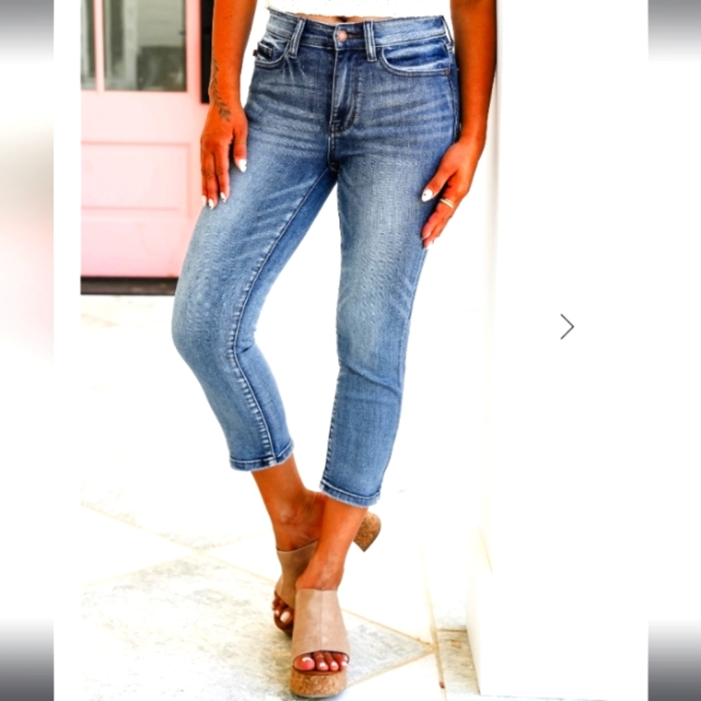 NEW Judy Blue skinny fit capris, size 7/28